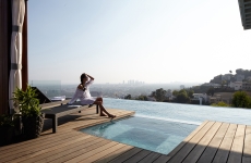 WomanPool 
